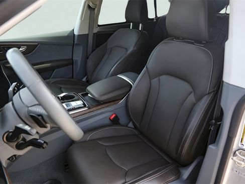 Used 2024 Audi Q8 Prestige image 10