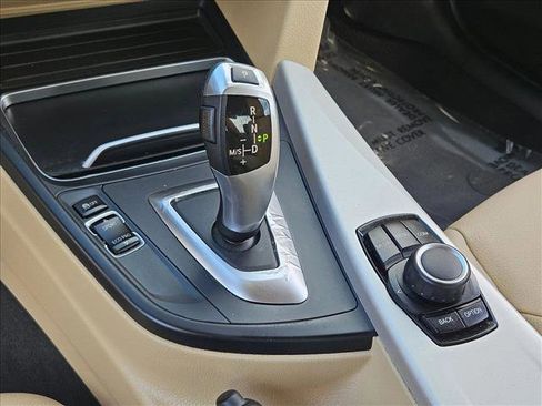 Used 2018 BMW 320i Sedan image 11