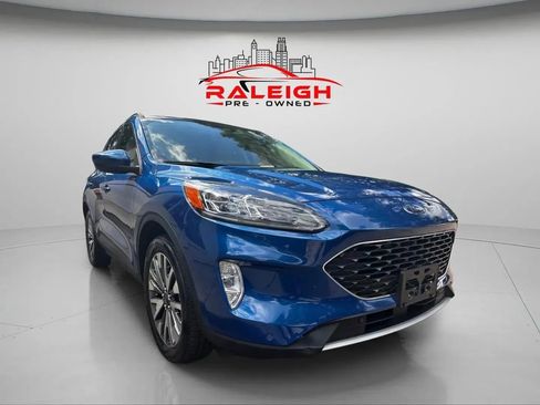 Used 2022 Ford Escape Titanium w/ Class II Trailer Tow Package image 4