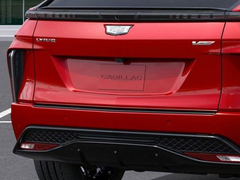 New 2026 Cadillac Lyriq V image 14