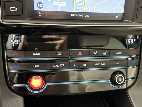 Used 2018 Jaguar F-PACE Prestige image 23