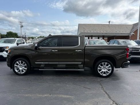 Used 2023 Chevrolet Silverado 1500 High Country w/ High Country Premium Package AWD/4WD image 4