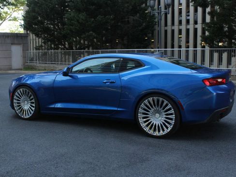 Used 2017 Chevrolet Camaro LT RWD image 9