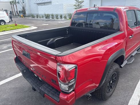 Used 2022 Toyota Tacoma SR5 w/ Technology Package image 6