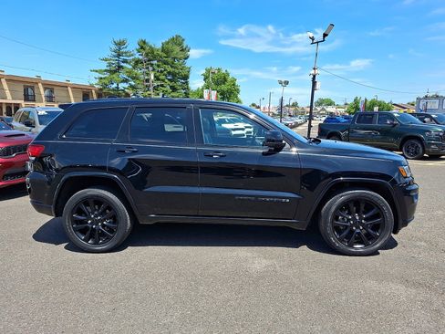 Used 2020 Jeep Grand Cherokee Altitude AWD/4WD image 7