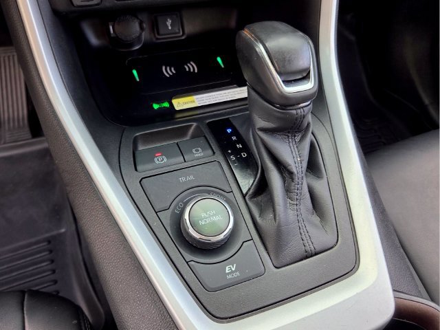 Used 2021 Toyota RAV4 Limited AWD/4WD image 28