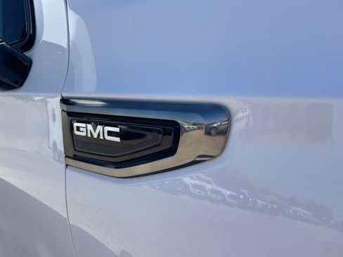 Used 2023 GMC Yukon AT4 w/ Technology Package AWD/4WD image 8