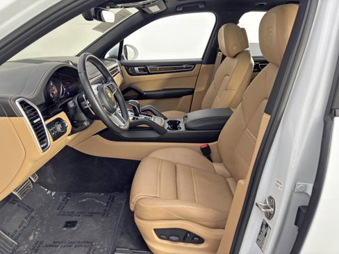 Used 2022 Porsche Cayenne S Platinum w/ Premium Package Plus image 17
