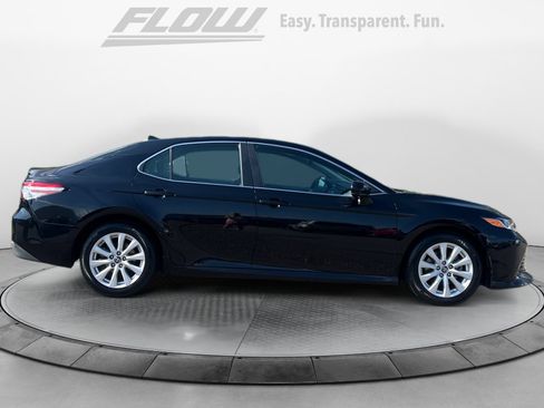 Used 2019 Toyota Camry LE FWD image 8