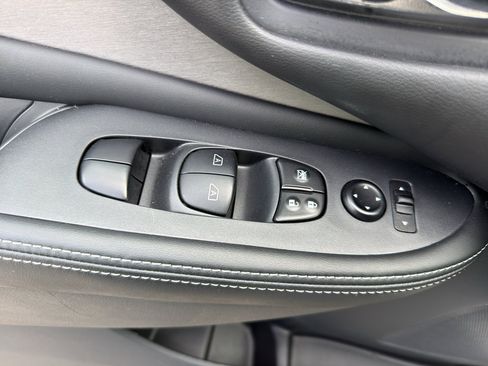 Certified 2024 Nissan Murano SV w/ SV Midnight Edition Package AWD/4WD image 12