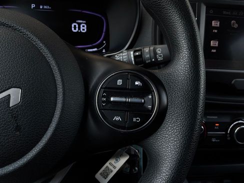 Used 2025 Kia Soul LX w/ LX Technology Package FWD image 32
