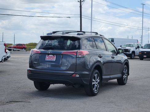 Used 2017 Toyota RAV4 LE FWD image 7