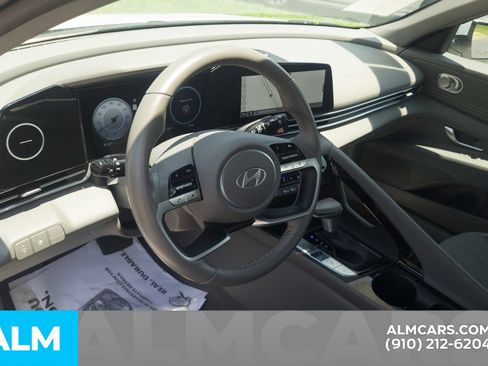 Certified 2025 Hyundai Elantra SEL FWD image 14
