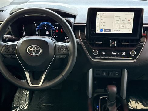 Used 2024 Toyota Corolla Cross XLE w/ Convenience Package FWD image 20