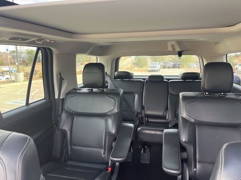 Used 2025 Ford Expedition Platinum image 11