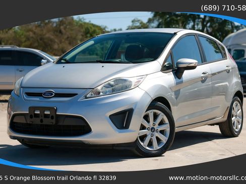 Used 2013 Ford Fiesta SE image 1