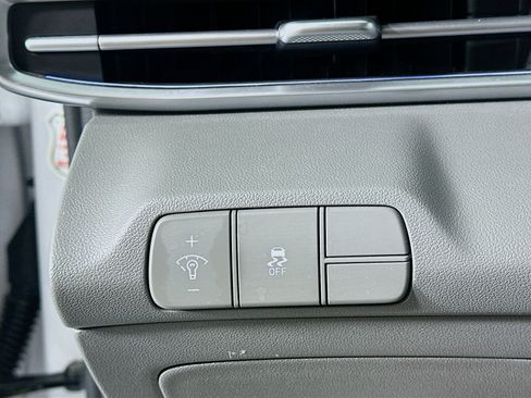 Used 2025 Hyundai Elantra SEL FWD image 16