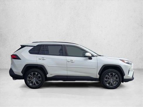 Used 2022 Toyota RAV4 XLE Premium AWD/4WD image 4
