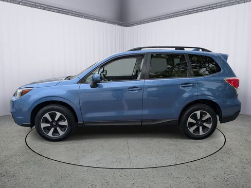 Used 2017 Subaru Forester 2.5i Premium w/ Popular Package #2A AWD/4WD image 5