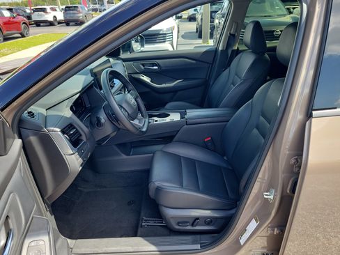Certified 2025 Nissan Rogue SL FWD image 13