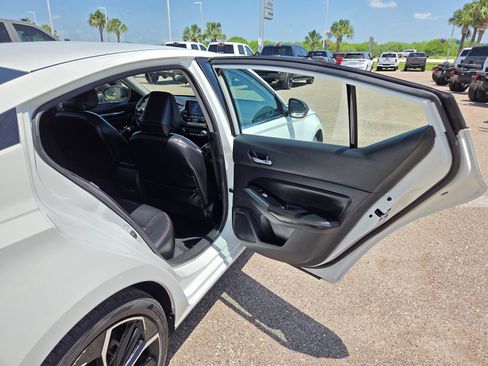 Used 2024 Nissan Altima 2.5 SR FWD image 16