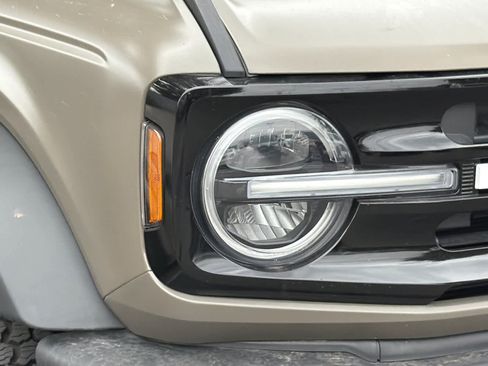Used 2025 Ford Bronco Outer Banks w/ Sasquatch Package AWD/4WD image 9