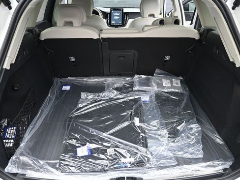 New 2026 Volvo XC60 B5 Ultra w/ Protection Package Premier AWD/4WD image 19