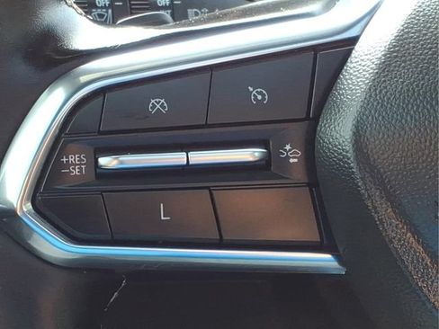 Used 2025 Chevrolet Traverse LT w/ Sun and Wheel Package FWD image 26