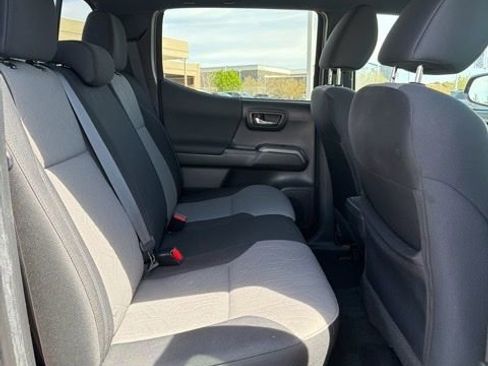 Certified 2023 Toyota Tacoma TRD Off-Road AWD/4WD image 9