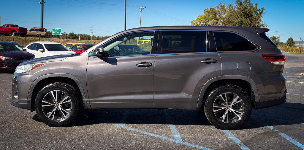 Used 2018 Toyota Highlander Plus FWD image 6