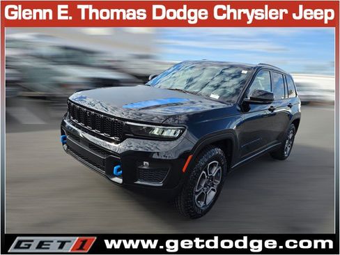 Used 2022 Jeep Grand Cherokee Trailhawk w/ Luxury Tech Group III image 3