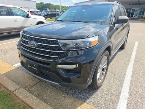 Used 2021 Ford Explorer XLT w/ Equipment Group 202A RWD image 3