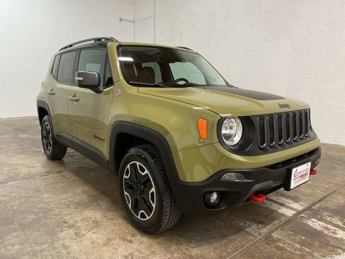 Used 2015 Jeep Renegade Trailhawk w/ Premium Leather Group image 3