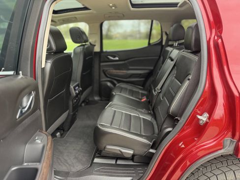 Used 2021 GMC Acadia Denali w/ Denali Ultimate Package AWD/4WD image 9