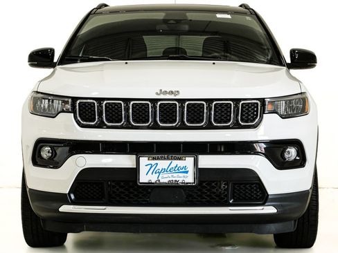 Used 2023 Jeep Compass Limited w/ Sun and Sound Group AWD/4WD image 2