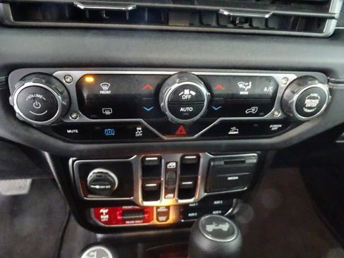 Certified 2025 Jeep Wrangler Unlimited Rubicon 4xe image 11