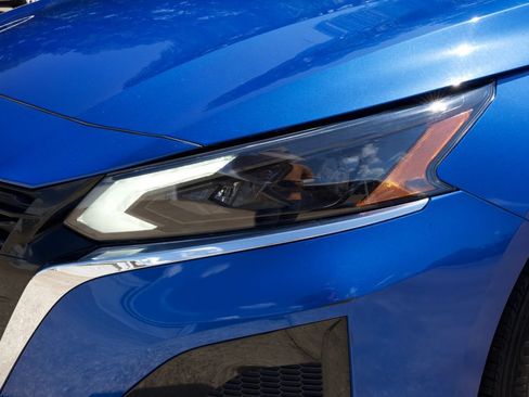 Used 2025 Nissan Altima 2.5 SV FWD image 27