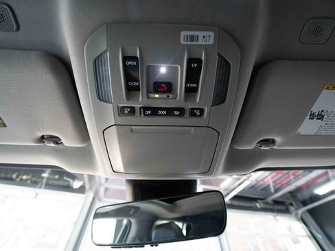 Used 2025 Toyota Highlander XLE image 18