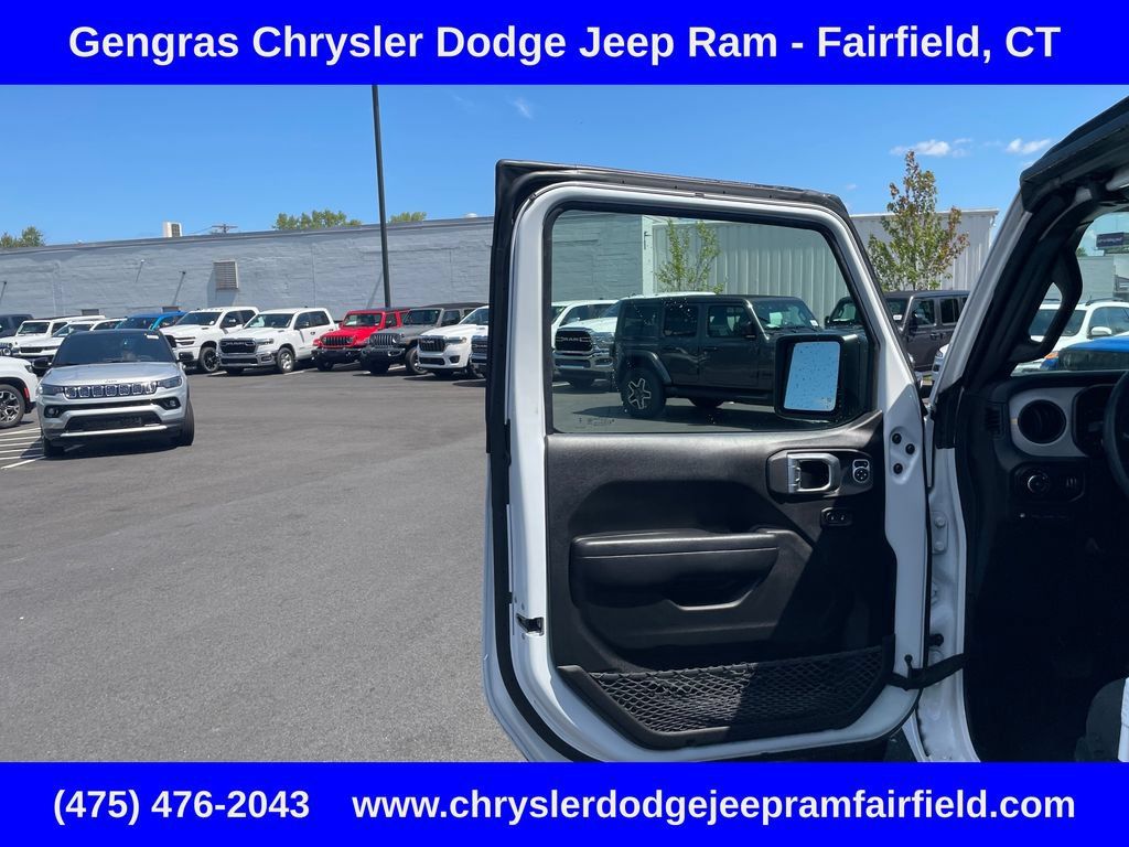 Certified 2024 Jeep Wrangler Unlimited w/ Convenience Group AWD/4WD image 43