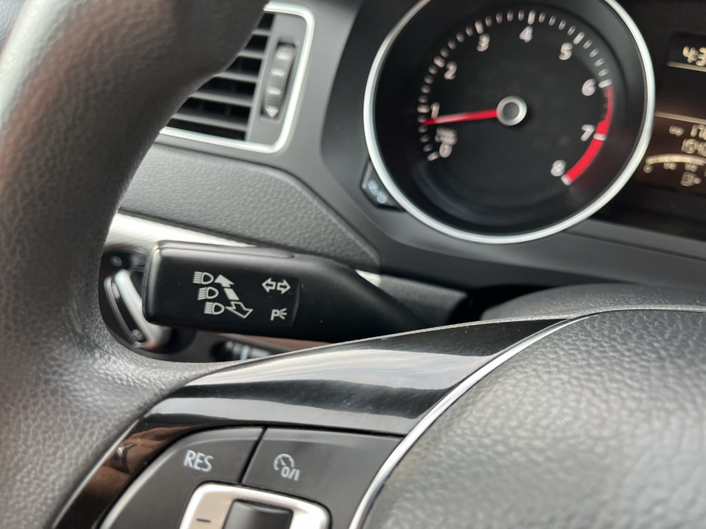 Used 2015 Volkswagen Jetta SE FWD image 16