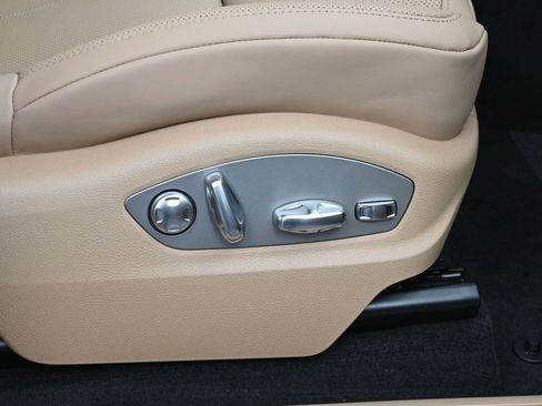 New 2026 Porsche Macan image 13