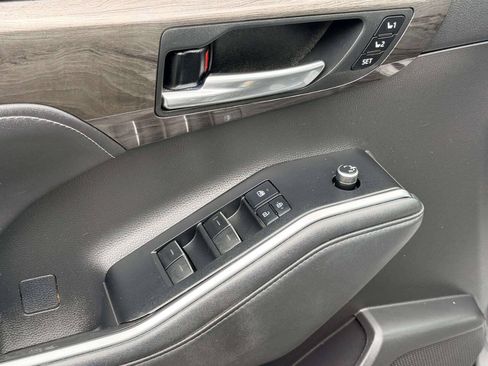 Used 2020 Toyota Highlander Platinum AWD/4WD image 17