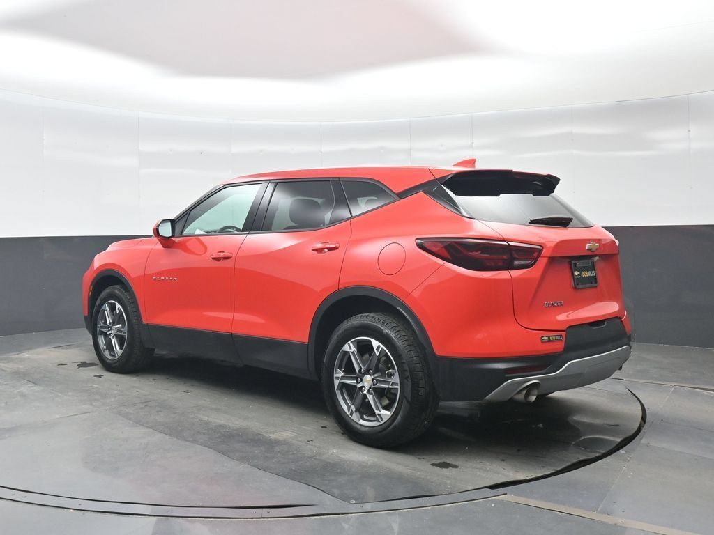 Used 2025 Chevrolet Blazer LT FWD image 4