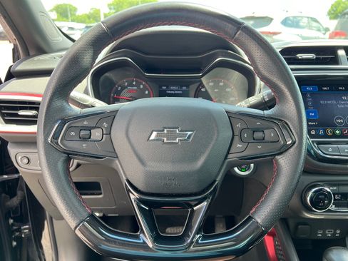 Used 2021 Chevrolet TrailBlazer RS w/ Sun and Liftgate Package FWD image 11