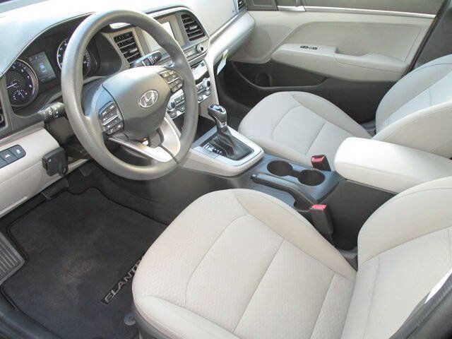 Used 2020 Hyundai Elantra SE FWD image 28