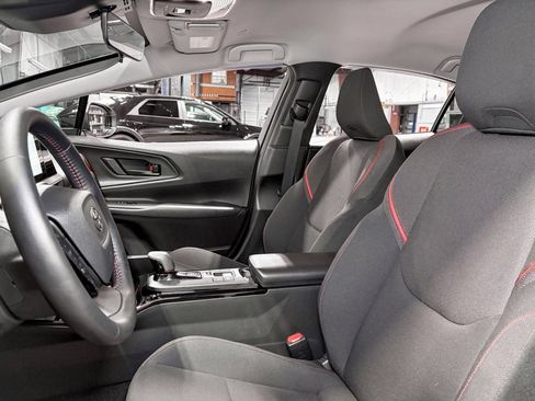 Used 2025 Toyota Prius Plug-In Hybrid image 14