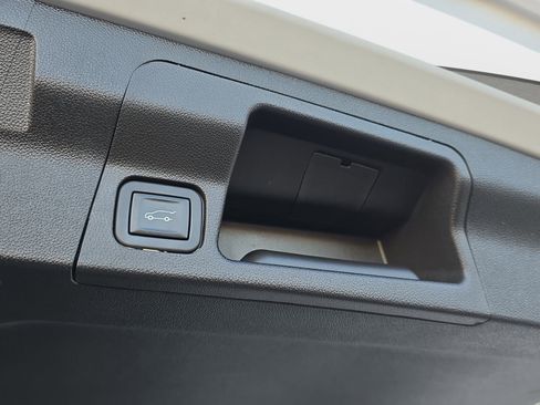 Used 2023 GMC Acadia Denali w/ Denali Technology Package image 17