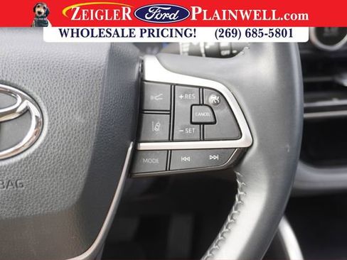 Used 2023 Toyota Highlander XLE image 29