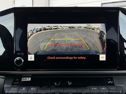 Used 2025 Toyota Camry LE image 28