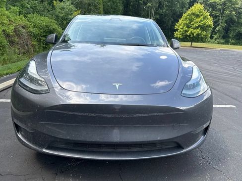 Used 2023 Tesla Model Y Long Range AWD/4WD image 2